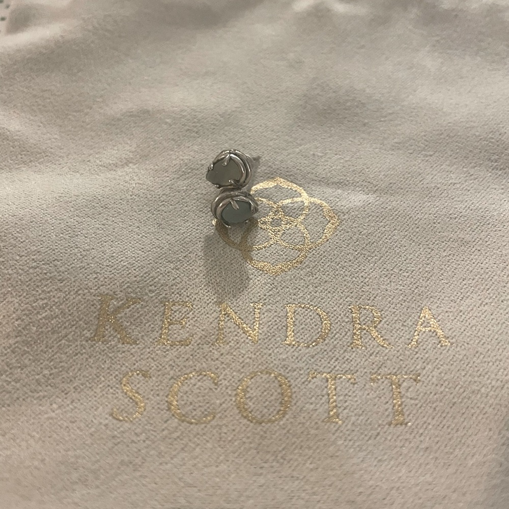 Kendra Scott Teardrop stud earrings